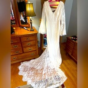 Stunning Boho lace wedding gown size 14 NWOT